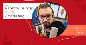 Obal 13. epizódy podcastu s témou „Paretov princíp 20/80 v marketingu“; Lukáš Franko pri mikrofóne s kartou, na ktorej modrý chrobák stojí v otvorenej knihe na kôpke kníh a okolo neho lietajú písmená.