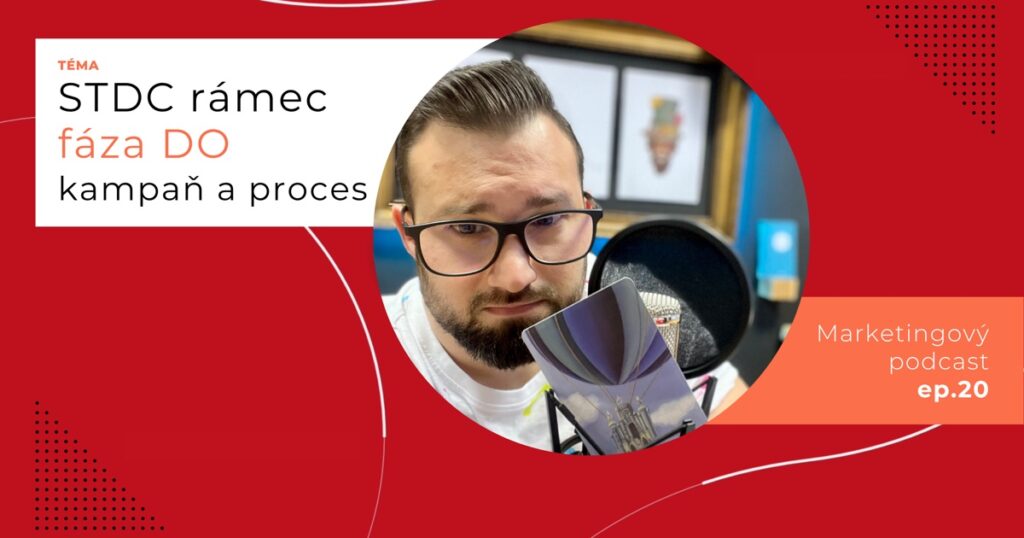Obal 20. epizódy podcastu s témou „STDC rámec, fáza DO, kampaň a proces“; Lukáš Franko pri mikrofóne drží kartu so zámkom, ktorý visí pod balónom.