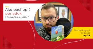 Obal 35. epizódy podcastu s otázkou „Ako pochopiť poriadok v nákupnom procese?“; Lukáš Franko pri mikrofóne drží kartu s človekom ležiacim na lúke, nad ktorým sa vznáša červený balón.