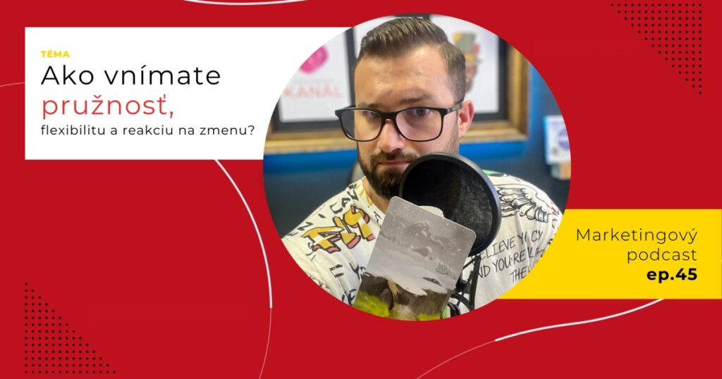 Obal 45. epizódy podcastu s otázkou „Ako vnímate pružnosť, flexibilitu a reakciu na zmenu?“; Lukáš Franko pri mikrofóne drží kartu s krajinou, v ktorej zelené údolie prechádza do zasnežených hôr.
