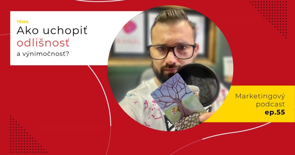Obal 55. epizódy podcastu s otázkou „Ako uchopiť odlišnosť a výnimočnosť?“; Lukáš Franko pri mikrofóne drží kartu s holým stromom, pri ktorého kmeni kvitnú kvety.