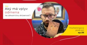 Obal 56. epizódy podcastu s otázkou „Aký má vplyv odmena na zákaznícku skúsenosť?“; Lukáš Franko pri mikrofóne drží kartu so zlatým okrídleným kľúčom a visiacou zámkou medzi reťazami.