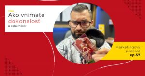 Obal 57. epizódy podcastu s otázkou „Ako vnímate dokonalosť a detailnosť?“; Lukáš Franko pri mikrofóne drží červenú kartu s kreslenou postavou s bielou tvárou.