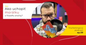 Obal 59. epizódy podcastu s otázkou „Ako uchopiť morálku a filozofiu značky?“; Lukáš Franko pri mikrofóne drží kartu s modrým drakom, proti ktorému stojí malá postava s mečom.