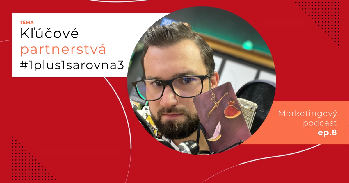 Obal 8. epizódy podcastu s témou „Kľúčové partnerstvá #1plus1sarovna3“; Lukáš Franko pri mikrofóne s kartou, na ktorej je na váhach pierko ťažšie než červený mešec.